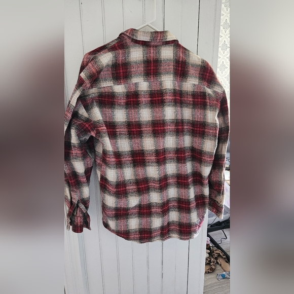 Men's Sz: L. C&C Sportswear Red/Maroon Flannel- button down - Picture 10 of 10